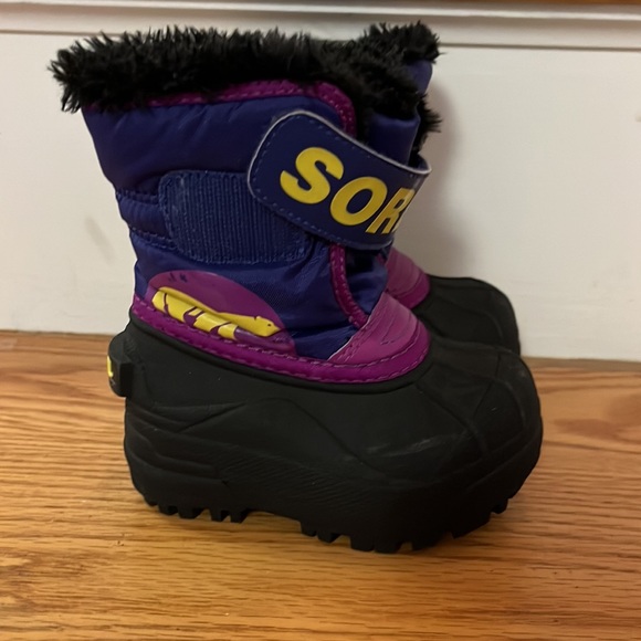 Sorel toddler size 5 snow boots - Picture 2 of 3